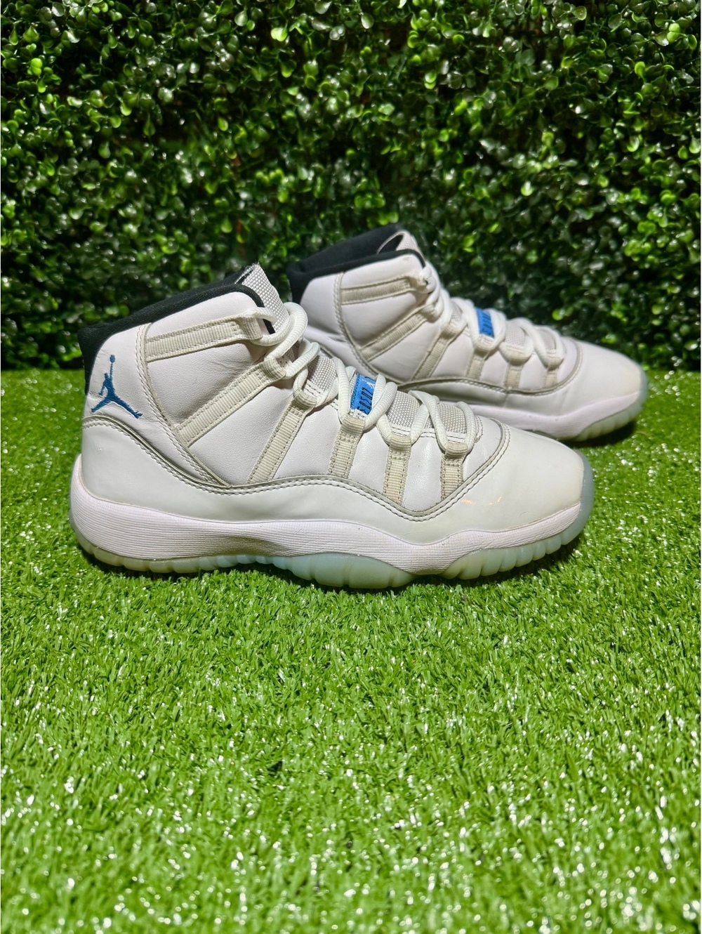 Air Jordan 11 Retro GS Legend Blue / Columbia Size 6Y
